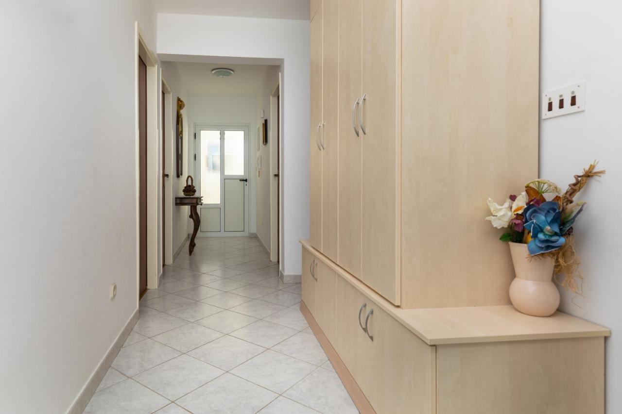Apartments With A Parking Space Mimice, Omis - 2805 Exterior foto
